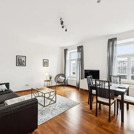 شقة Altbau Flair 75m2 - Panorama - Geraeumiges Gutshaus Bookhagen